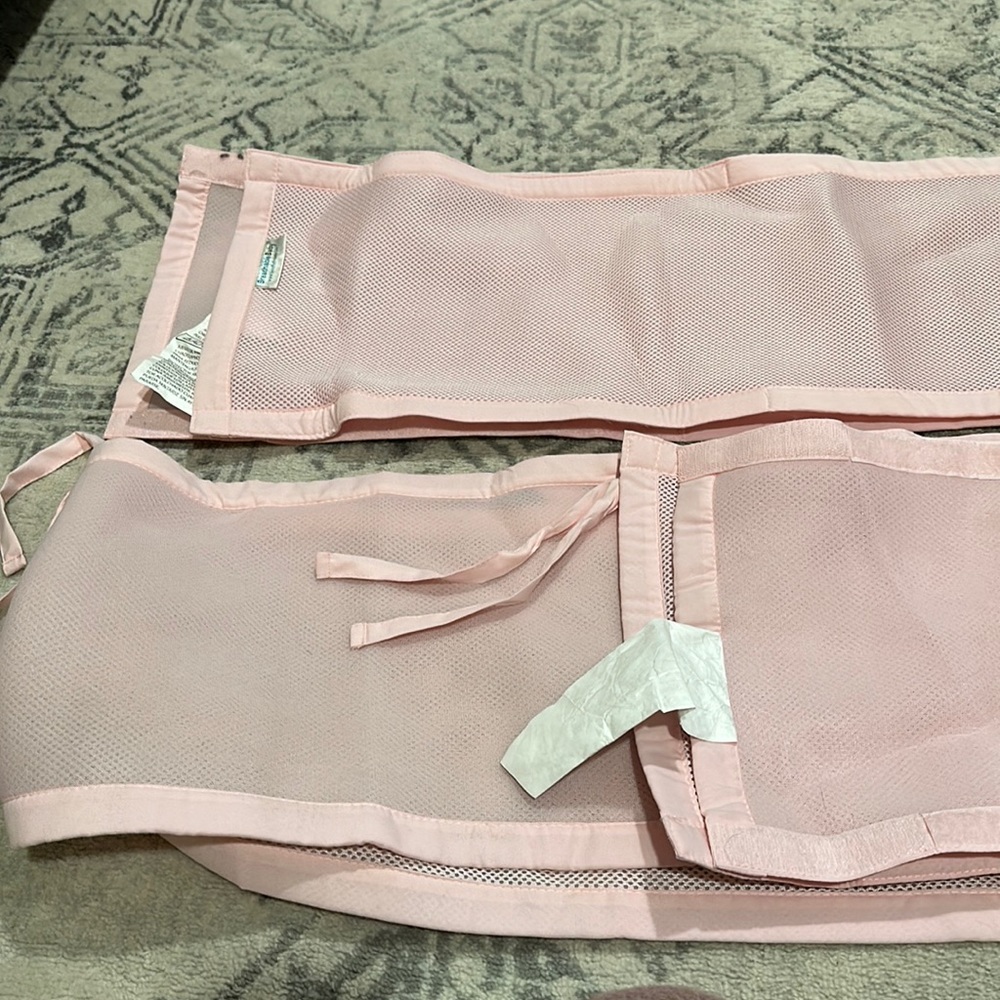 Breathable baby crib mesh liner